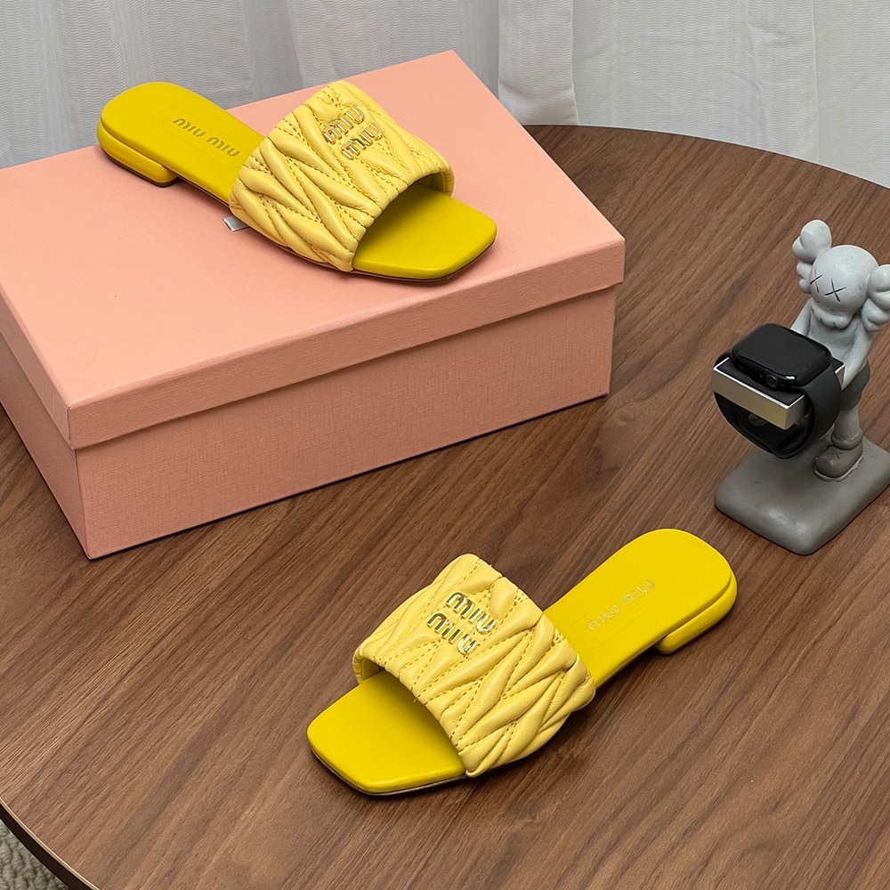 M1um1u Matelasse nappa leather slides (EU SIZE 35-42)